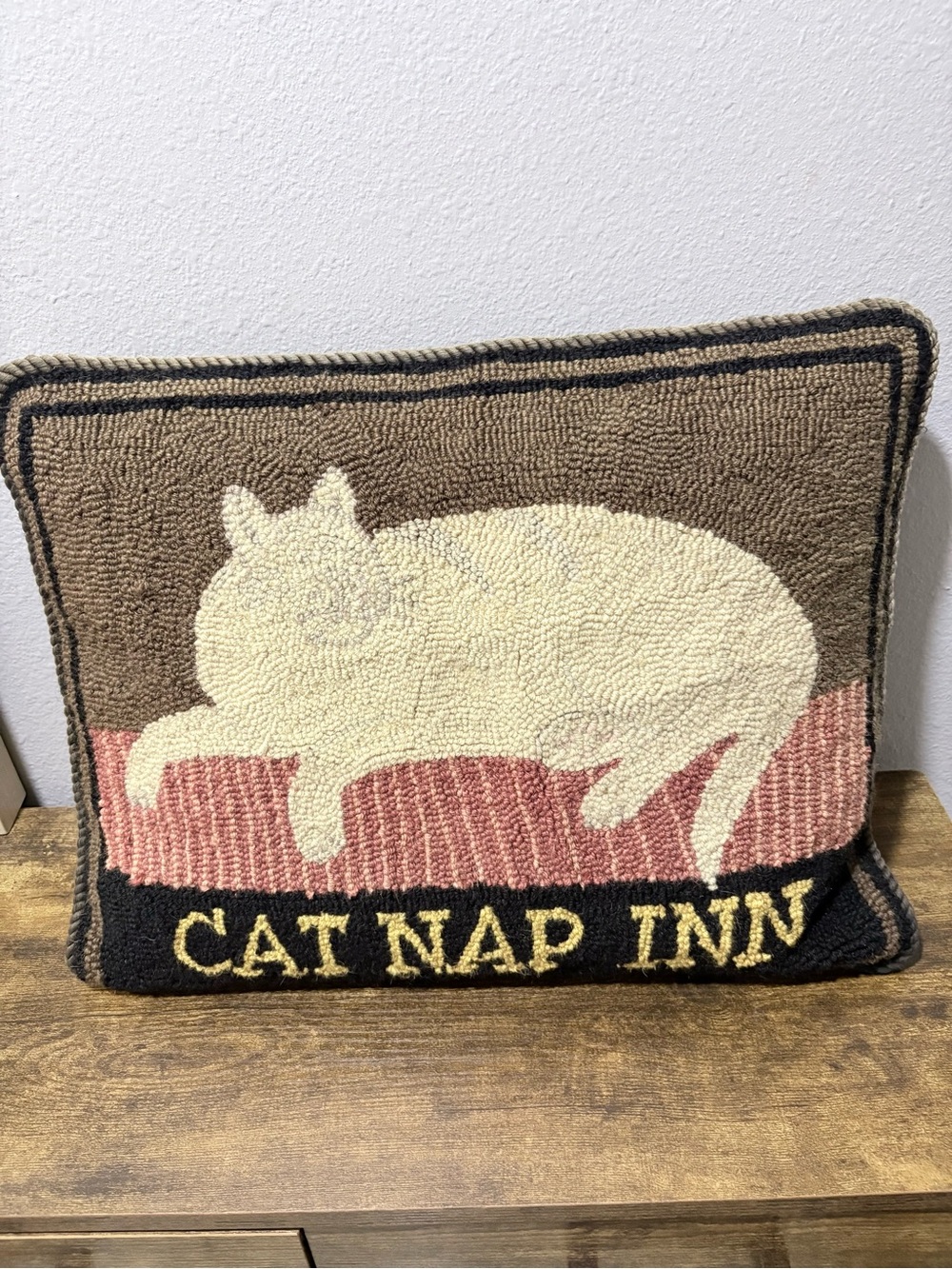 Vintage Warren Kemble Cat Nap Inn Hooked Wool Throw Pillow Lumbar 22” X 17”
